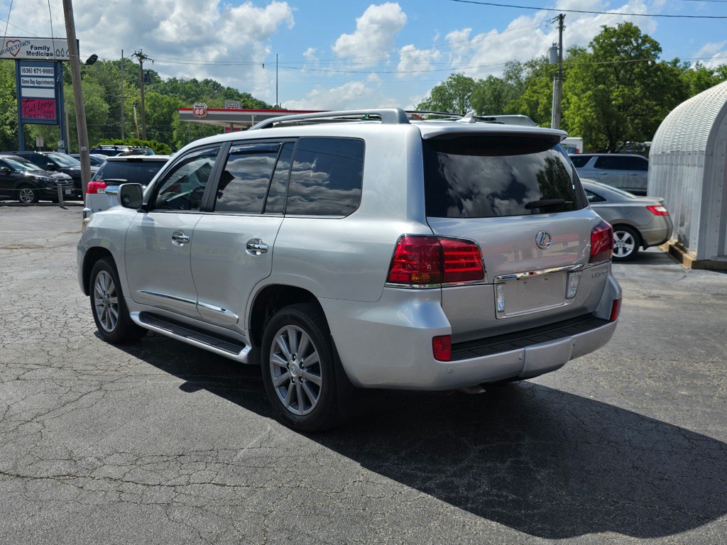 2011 Lexus LX 570 Image 2