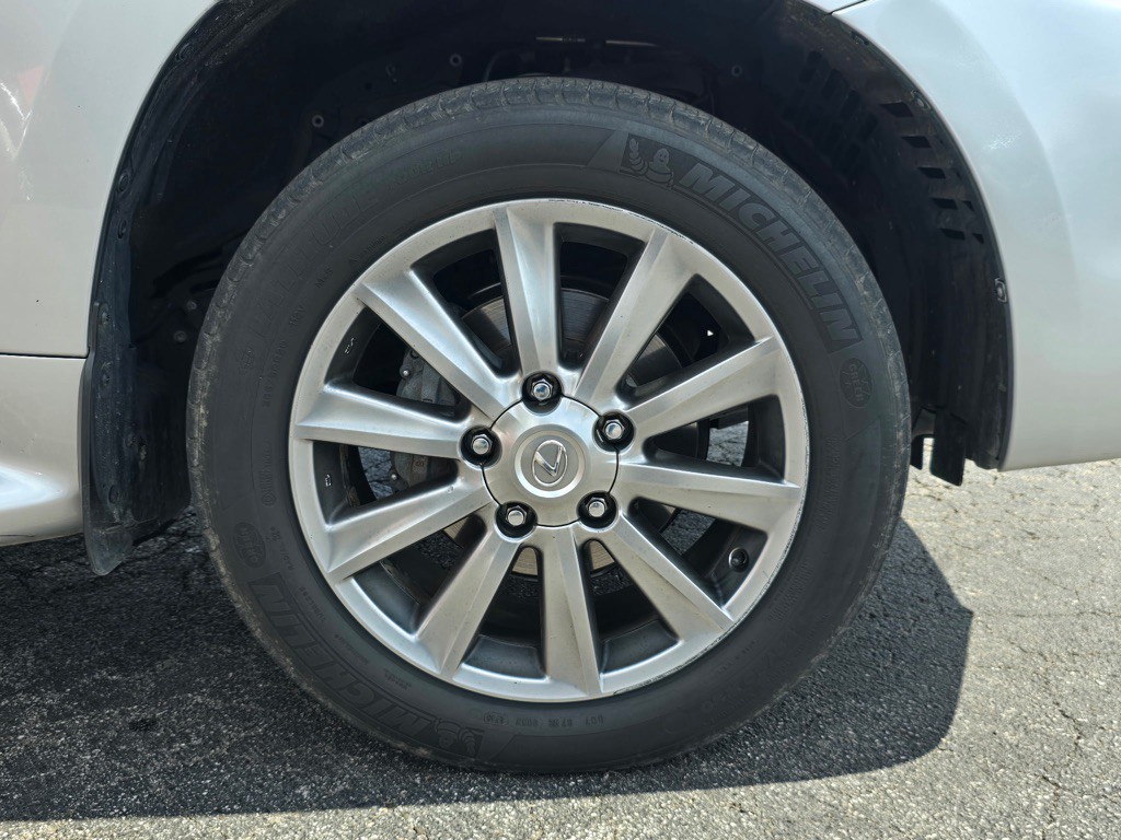 2011 Lexus LX 570 Image 5