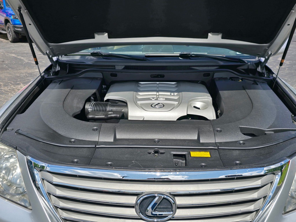 2011 Lexus LX 570 Image 6
