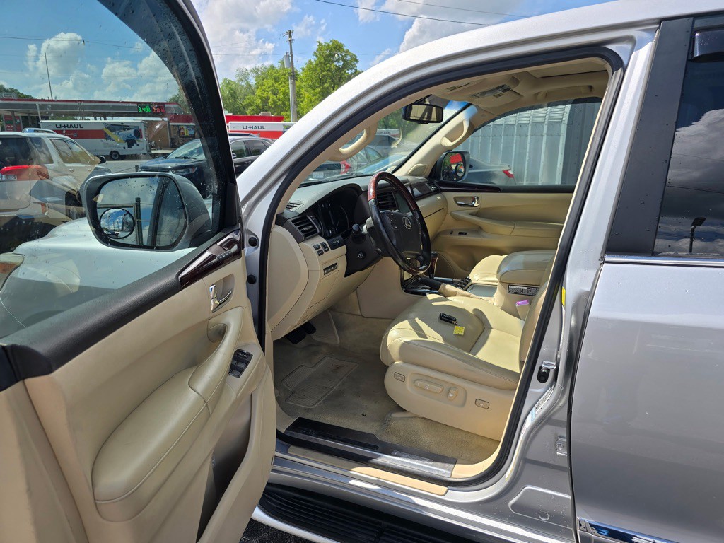 2011 Lexus LX 570 Image 7