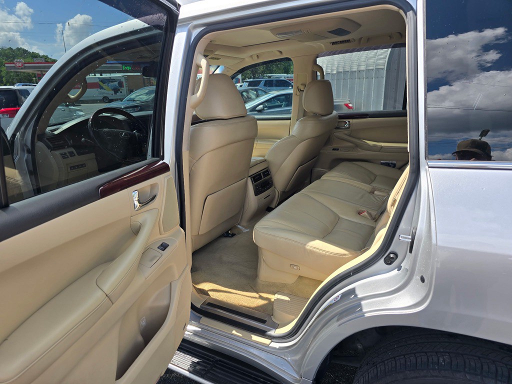 2011 Lexus LX 570 Image 8