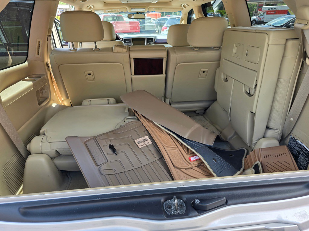 2011 Lexus LX 570 Image 9