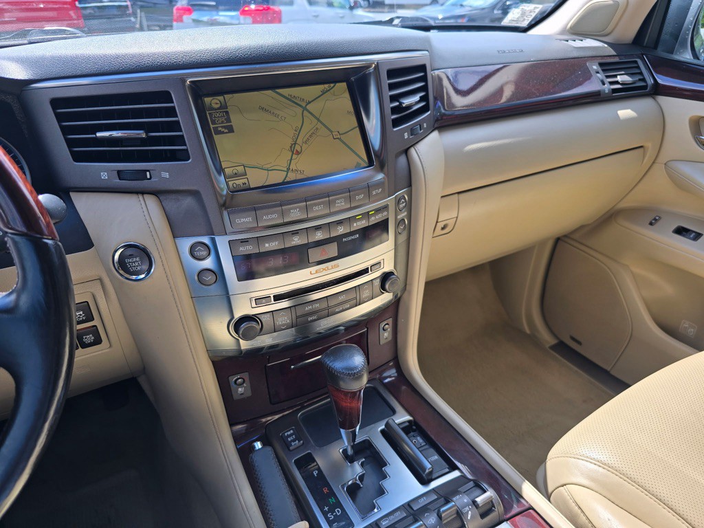 2011 Lexus LX 570 Image 11
