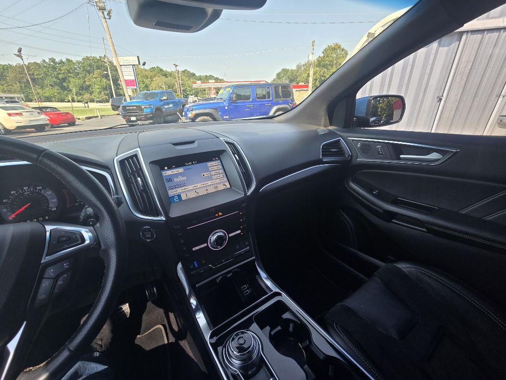 2019 Ford Edge Image 17