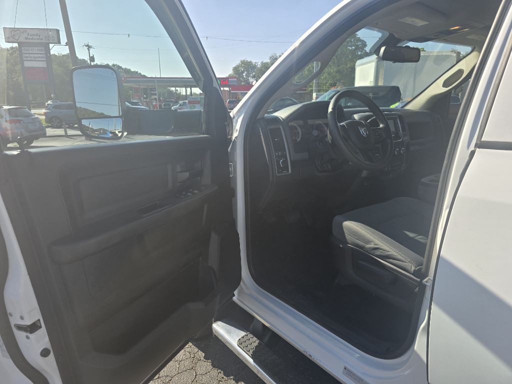 2016 RAM 3500 Image 9