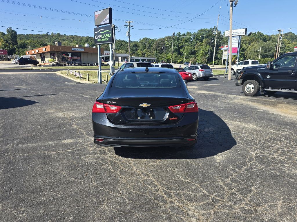 2017 Chevrolet Malibu Image 4