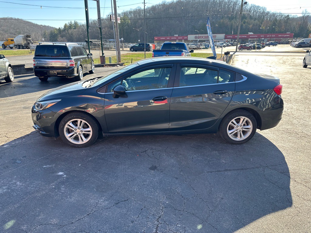 2018 Chevrolet Cruze Image 2