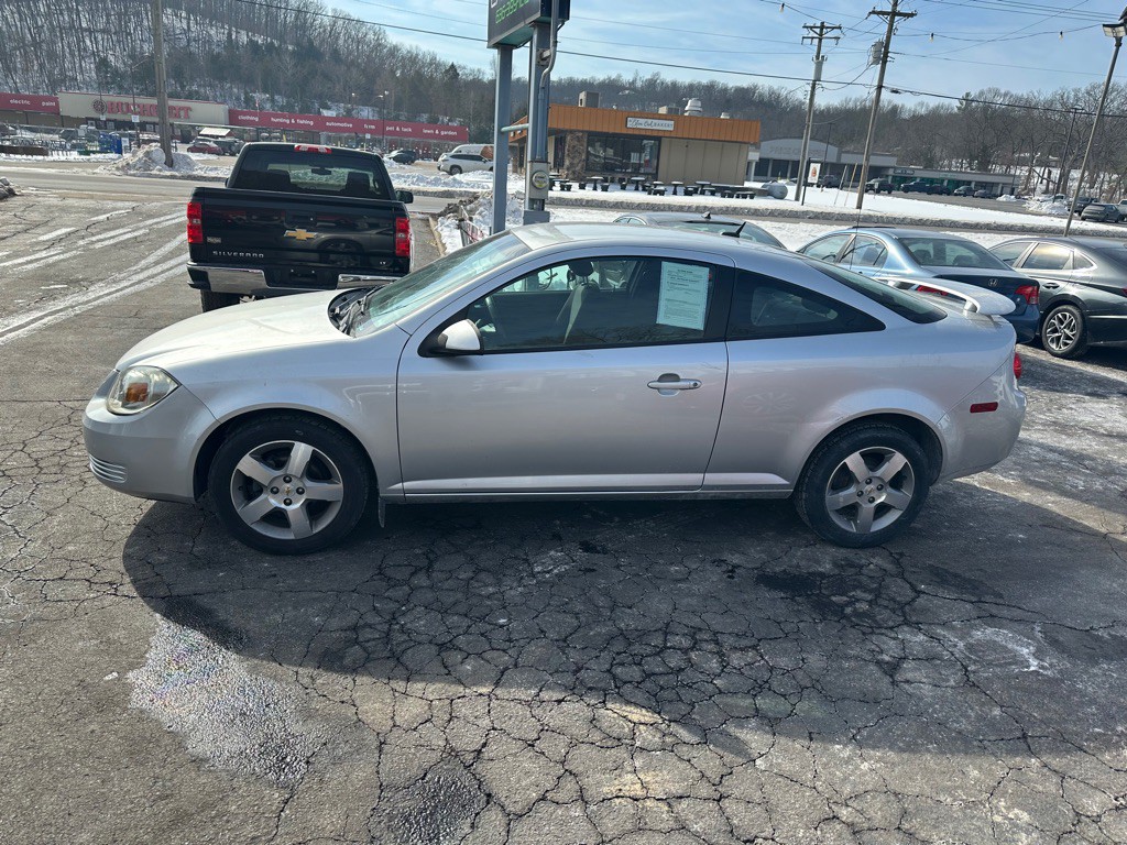 2010 Chevrolet Cobalt Image 2