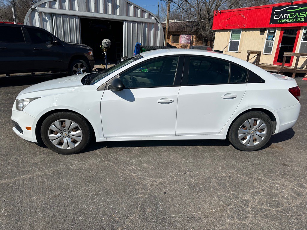 2016 Chevrolet Cruze Image 2
