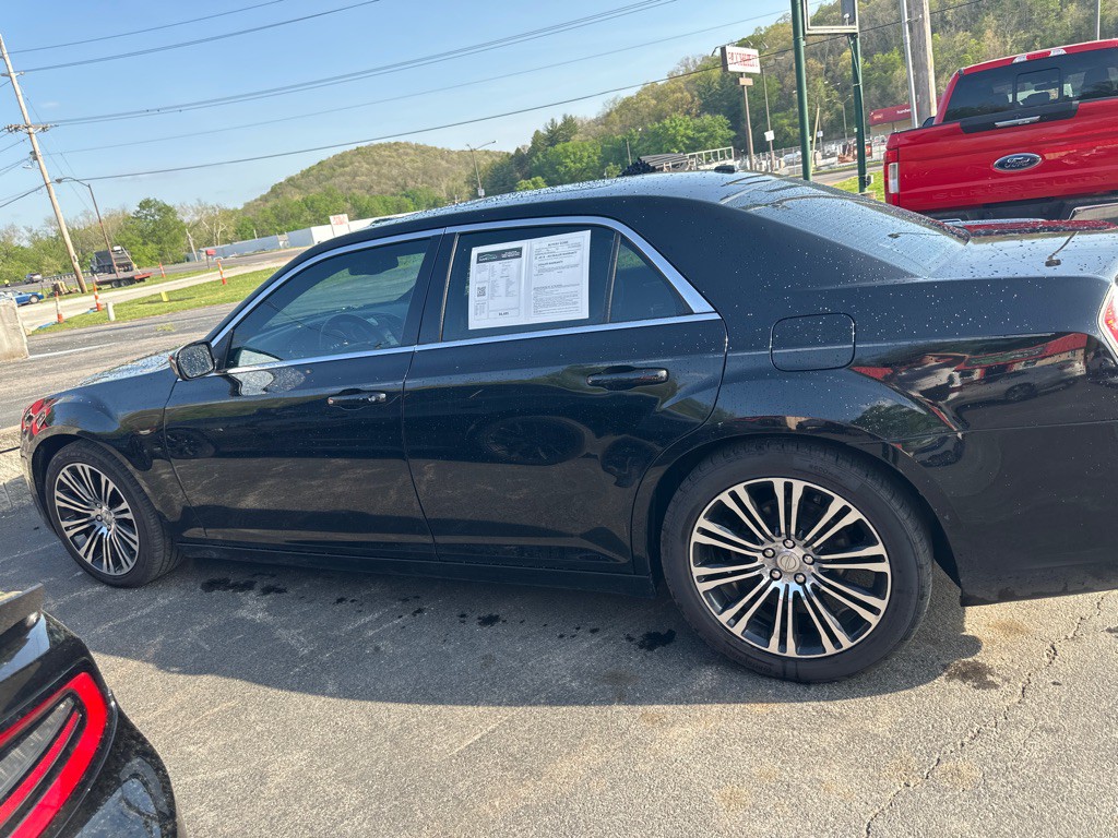 2012 Chrysler 300 Image 2