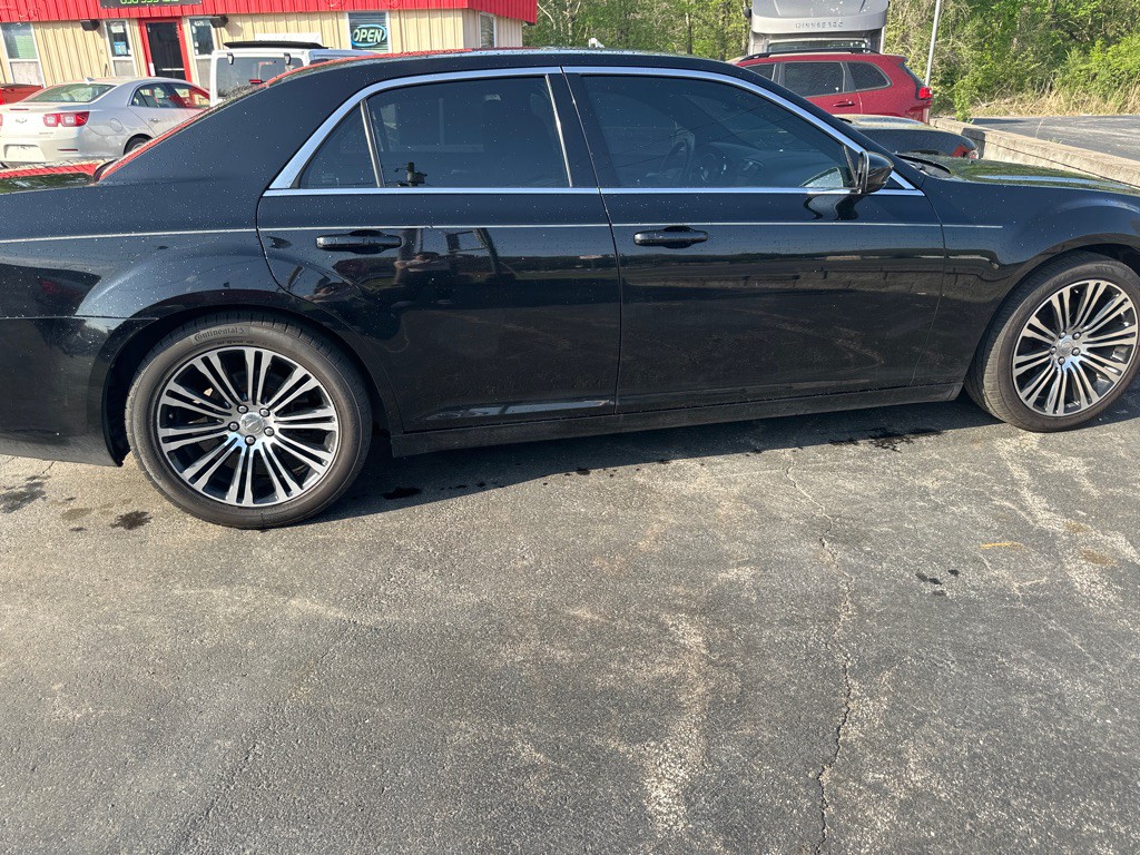 2012 Chrysler 300 Image 4