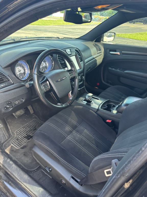 2012 Chrysler 300 Image 5