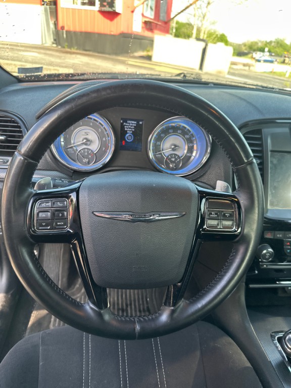 2012 Chrysler 300 Image 6