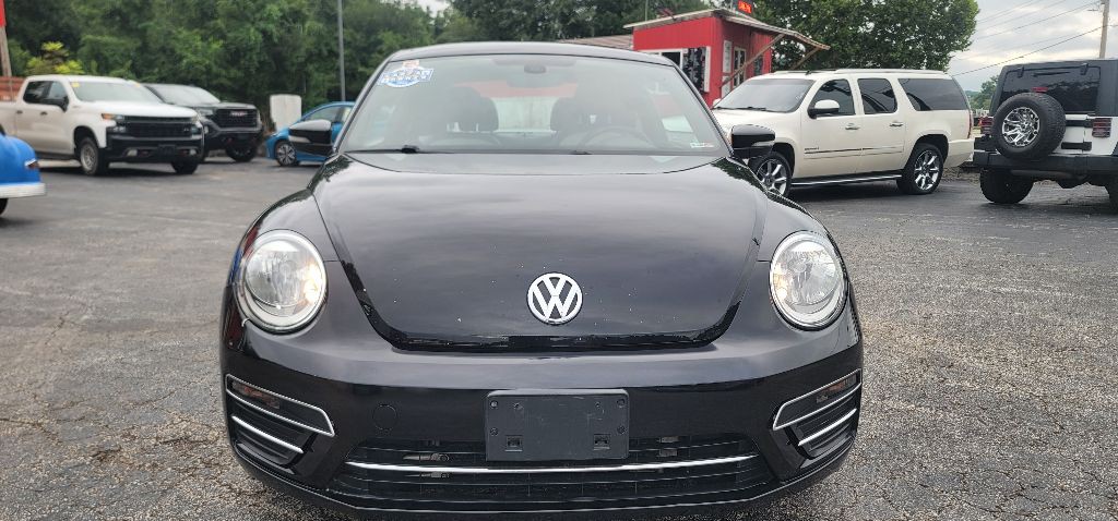 2018 Volkswagen Beetle Image 2