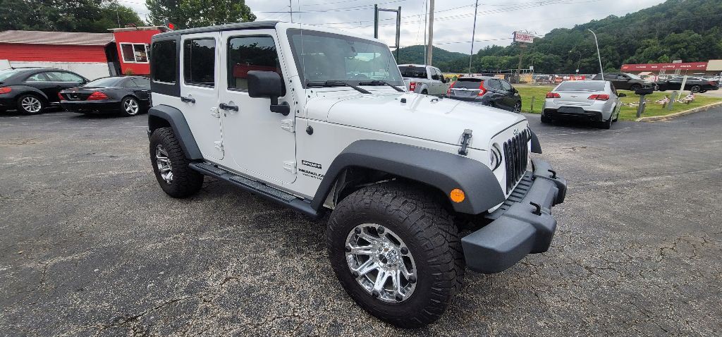 2013 Jeep Wrangler Unlimited Image 2