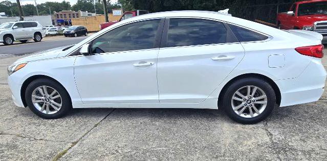 2017 Hyundai Sonata Image 1