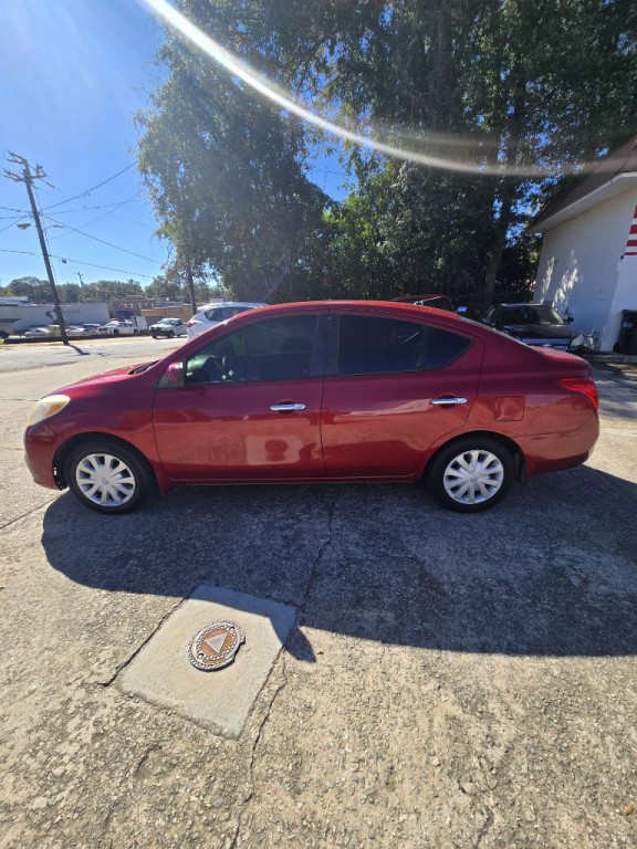 2012 Nissan Versa Image 5