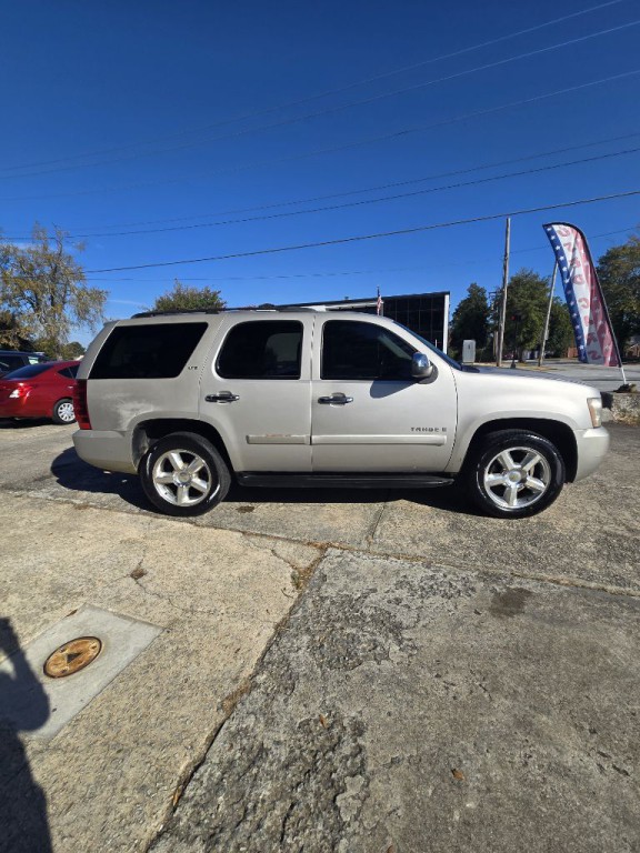 2007 Chevrolet Tahoe Image 2