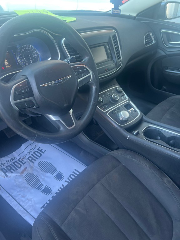 2015 Chrysler 200 Image 5