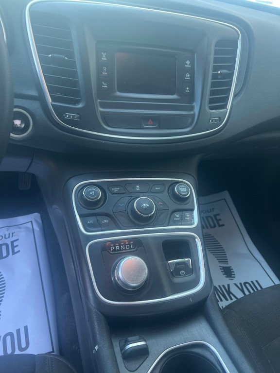 2015 Chrysler 200 Image 6