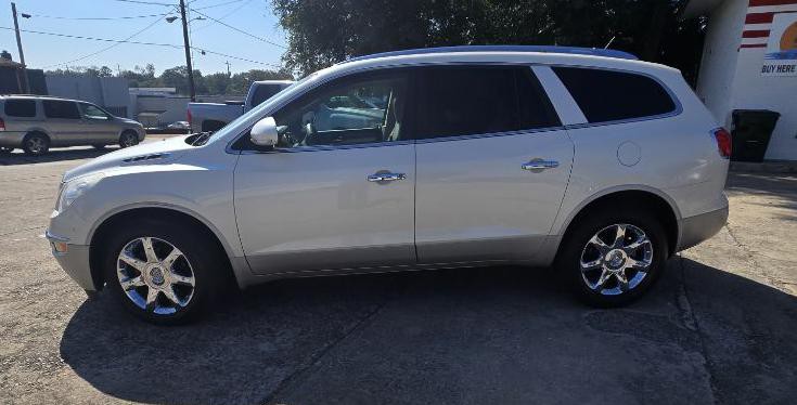 2010 Buick Enclave Image 2