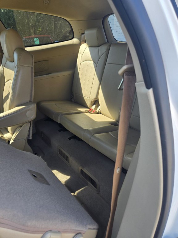2010 Buick Enclave Image 9