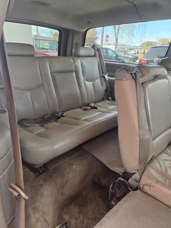 2005 Chevrolet Suburban Image 8