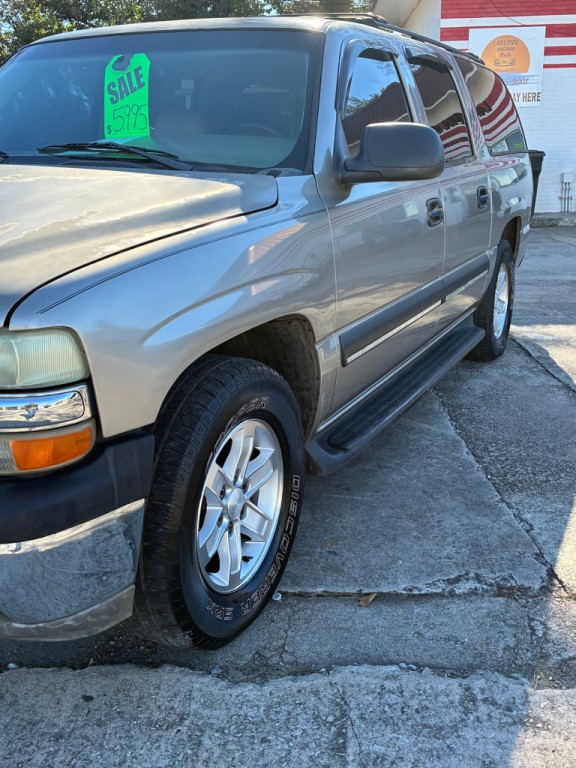 2002 Chevrolet Suburban Image 2