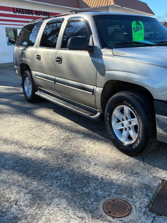 2002 Chevrolet Suburban Image 3