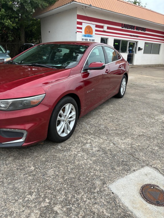 2017 Chevrolet Malibu Image 2