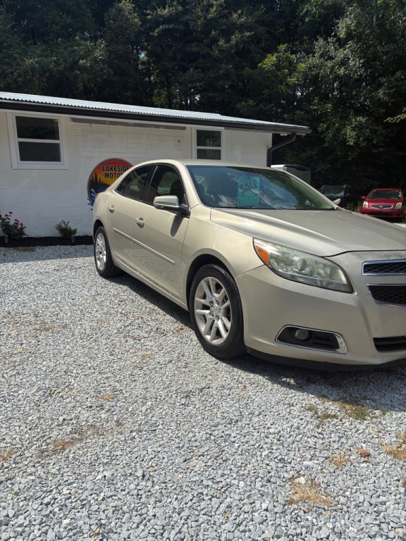 2015 Chevrolet Malibu Image 2