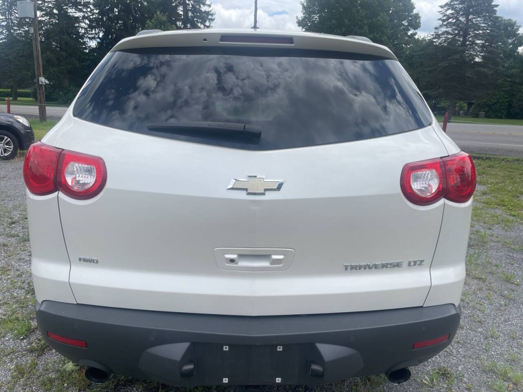 2011 Chevrolet Traverse Image 11