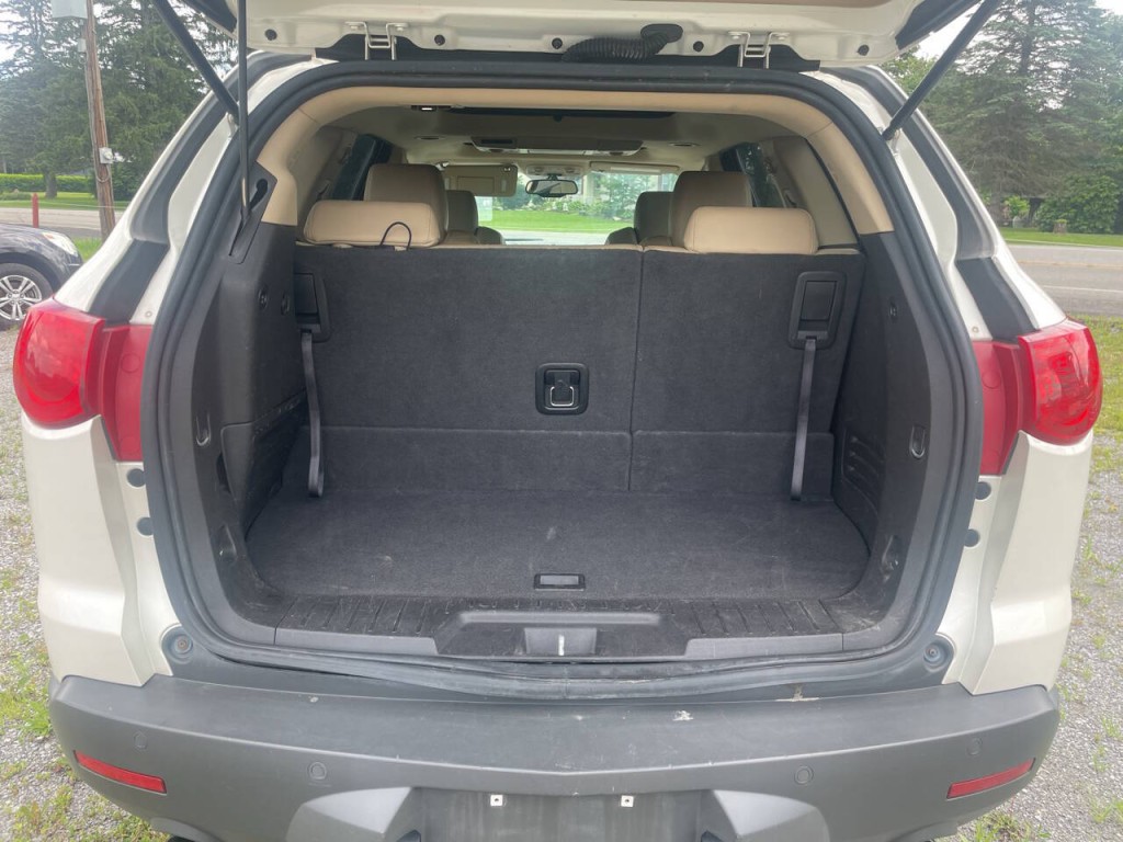 2011 Chevrolet Traverse Image 12