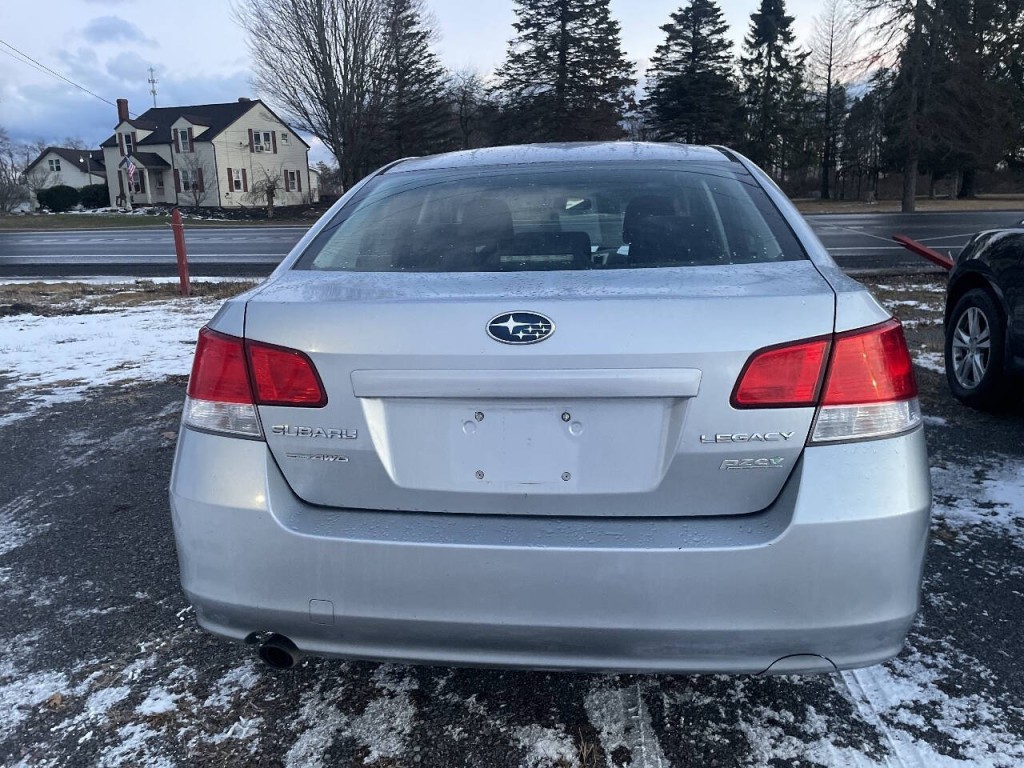 2013 Subaru Legacy Image 2