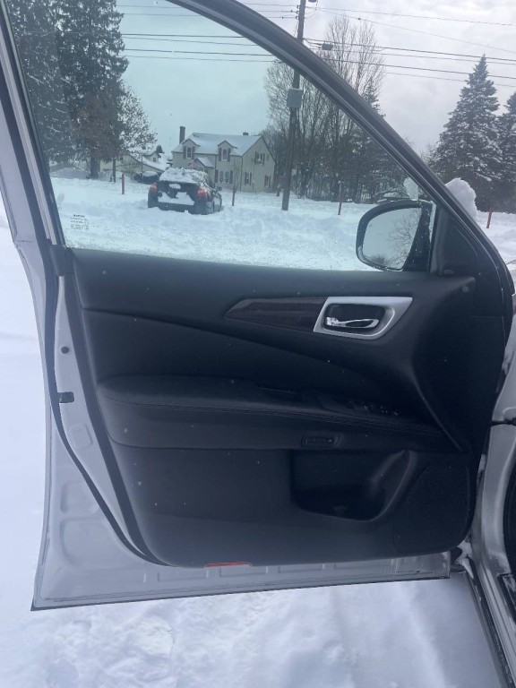 2015 Nissan Pathfinder Image 9