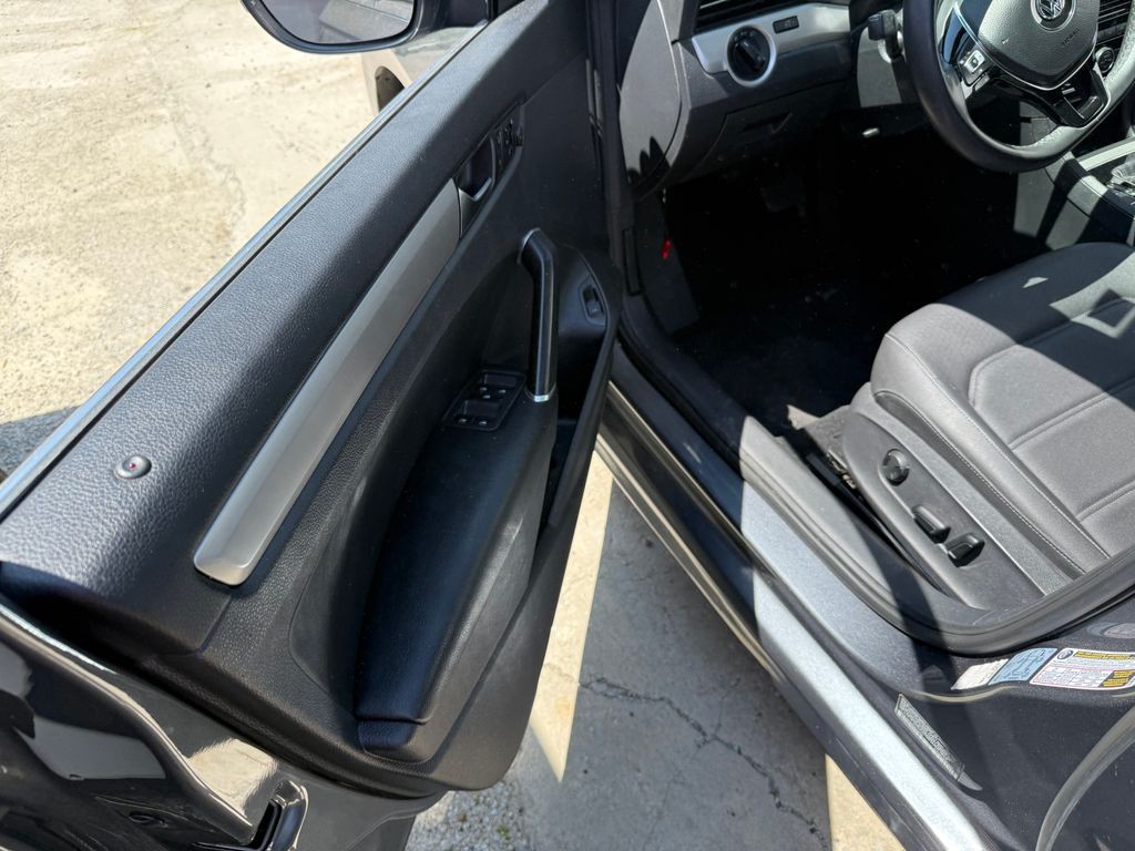 2021 Volkswagen Passat Image 6