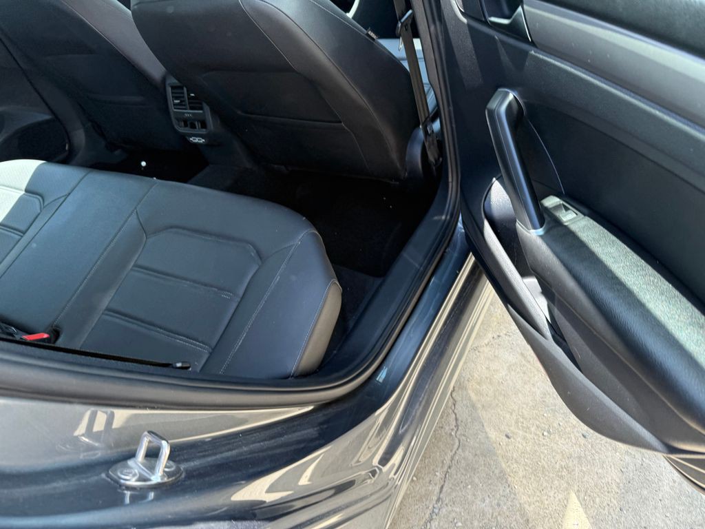 2021 Volkswagen Passat Image 9