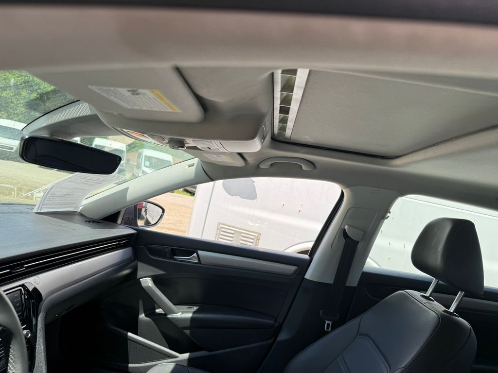 2021 Volkswagen Passat Image 8