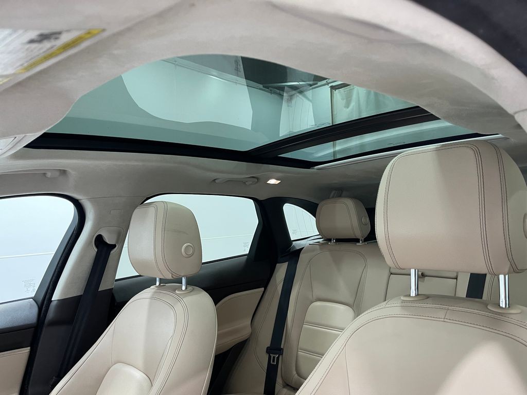 2019 Jaguar F-PACE Image 12