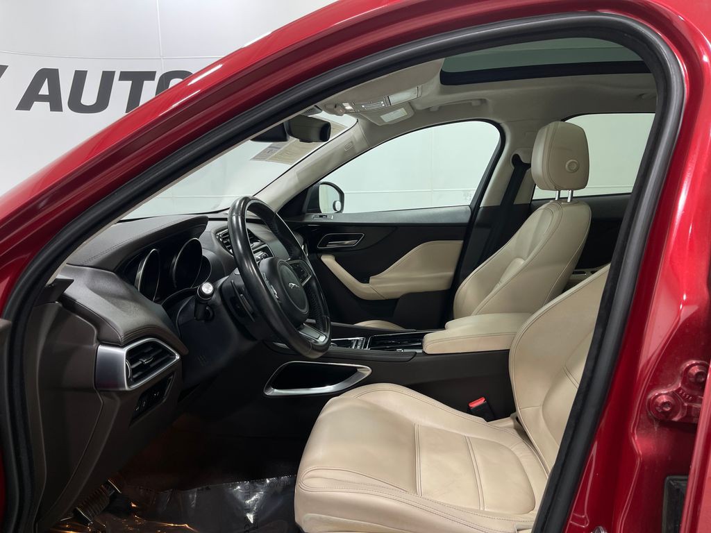2019 Jaguar F-PACE Image 13
