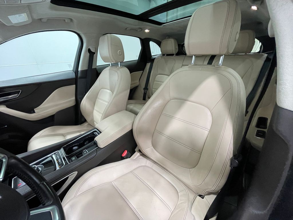 2019 Jaguar F-PACE Image 14