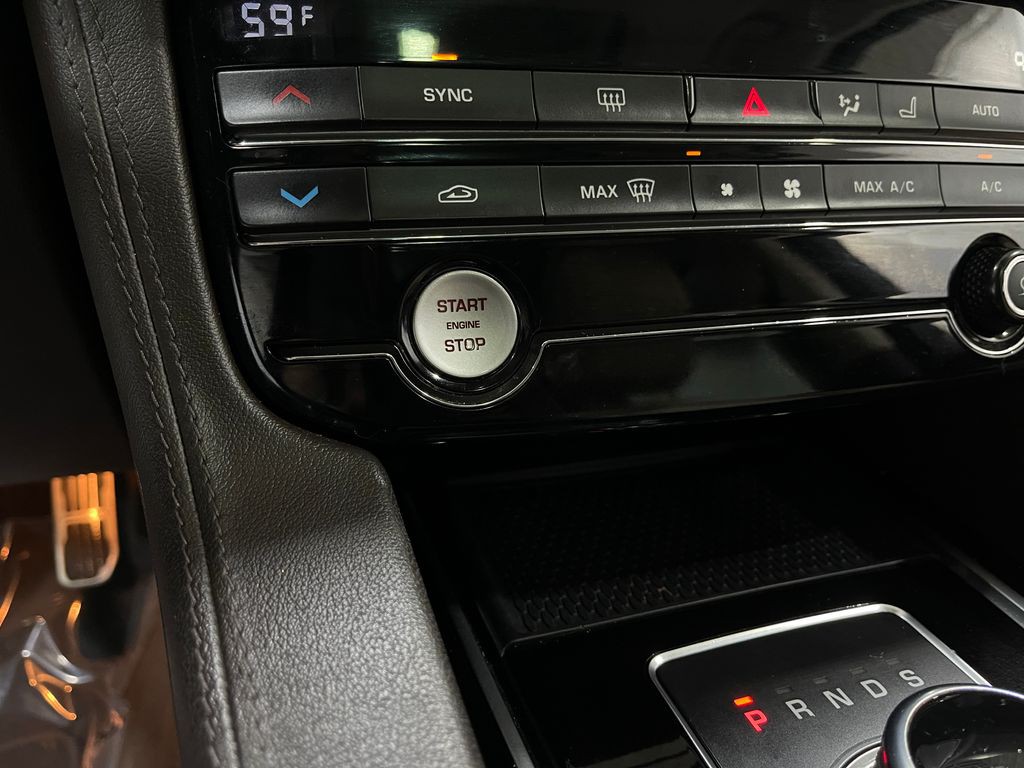 2019 Jaguar F-PACE Image 20