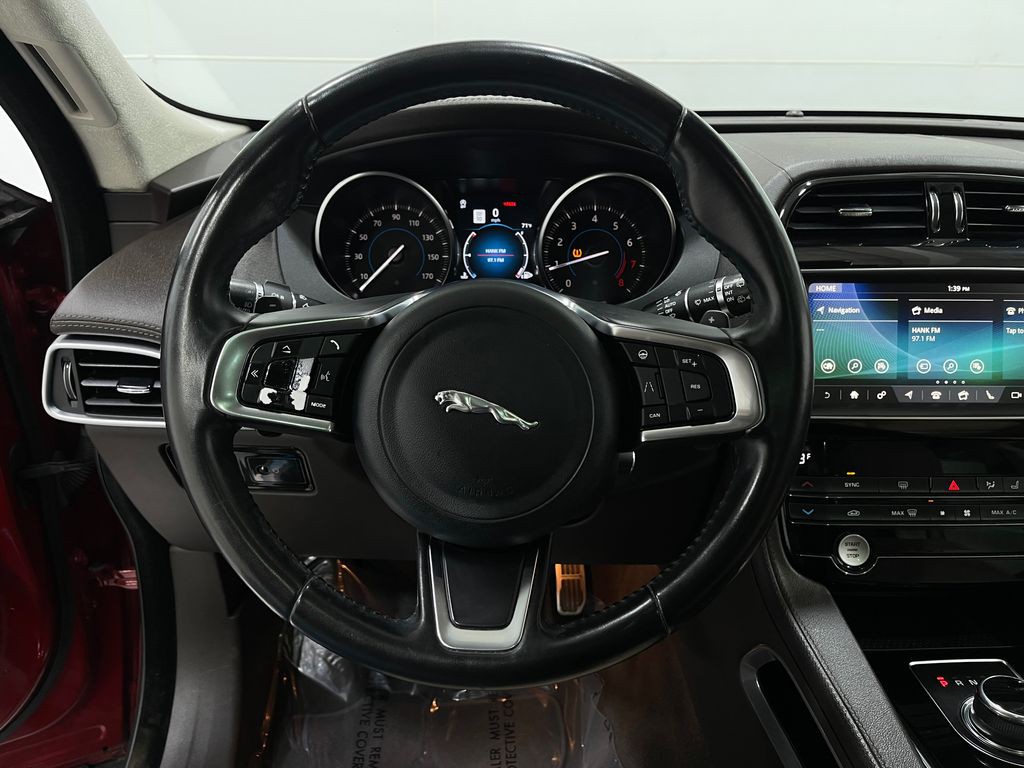 2019 Jaguar F-PACE Image 21