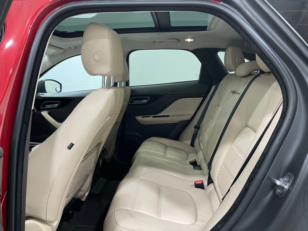 2019 Jaguar F-PACE Image 29