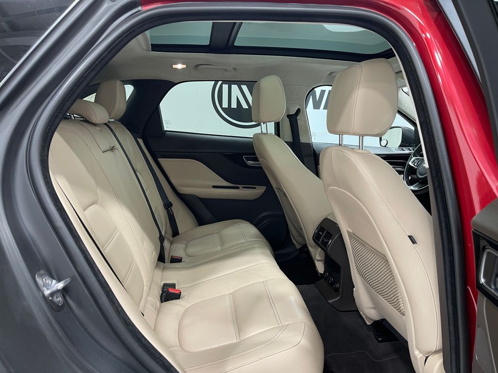 2019 Jaguar F-PACE Image 30