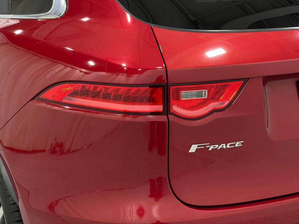 2019 Jaguar F-PACE Image 33