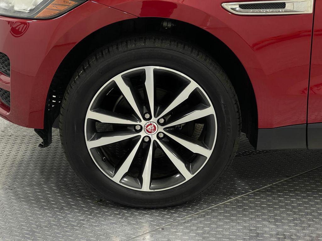 2019 Jaguar F-PACE Image 34