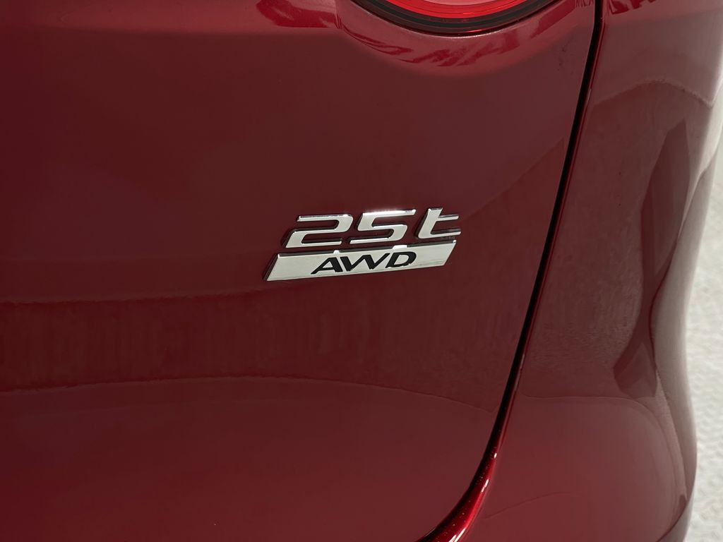2019 Jaguar F-PACE Image 39