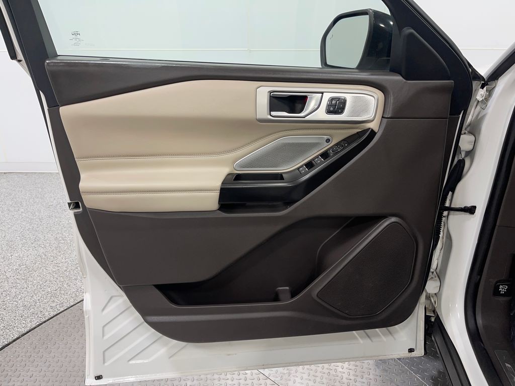 2020 Ford Explorer Image 16