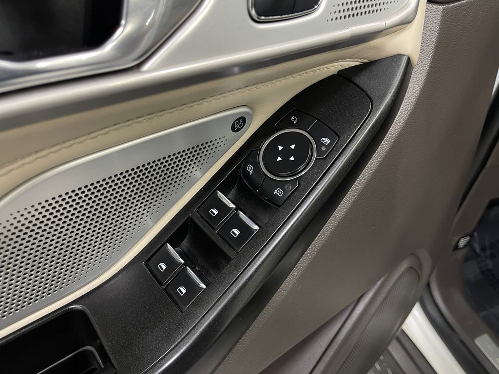 2020 Ford Explorer Image 17